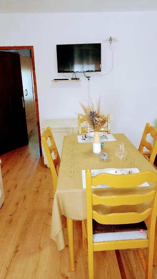 Apartman Barbara 0*, Fuzine